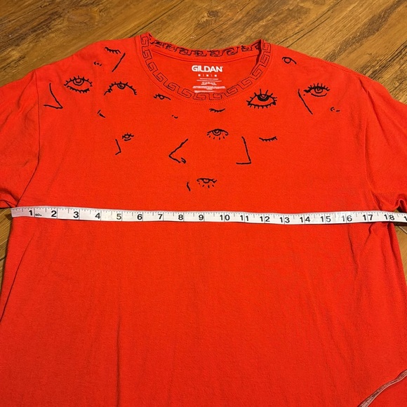 Hand embroidered abstract portrait t shirt - Picture 6 of 7